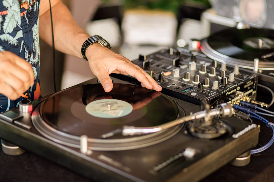 Wine Lounge: Tunes & Terroir